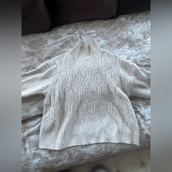 LUSH Turtleneck Sweater - Picture 4 of 6